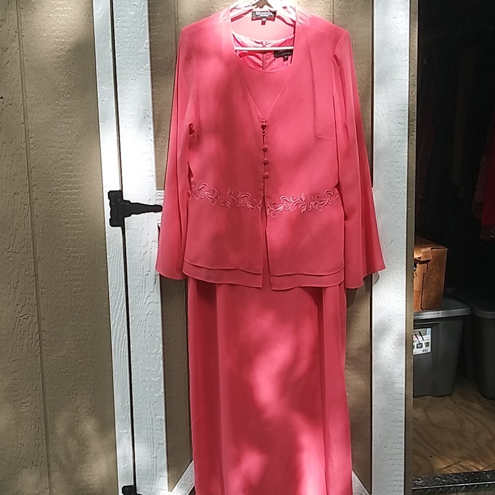 16 Montee Gorgeous 2 pc Dress Set (needs buttons)